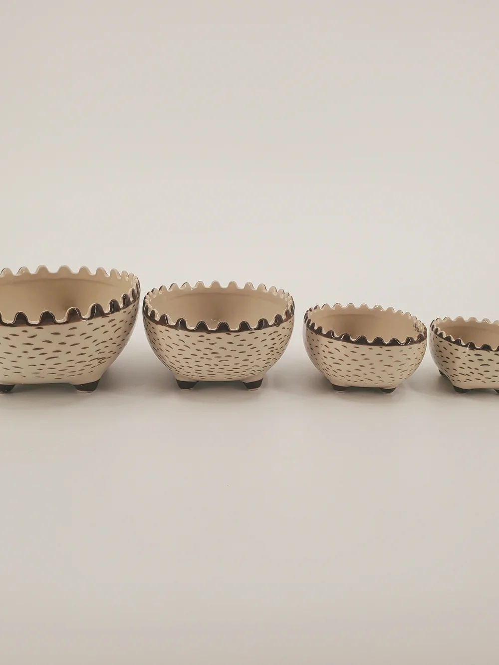 Hedgehog Measuring Cups Set Of 4 Ceramic Nesting Bowls NEW!